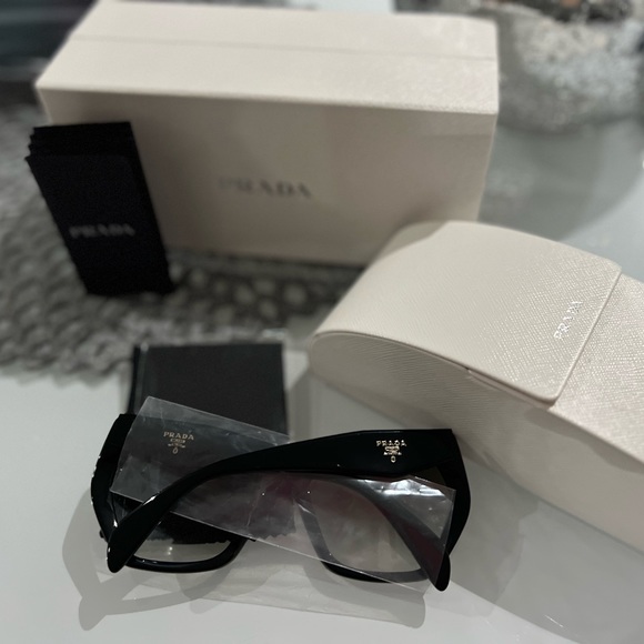 Prada sunglasses - Picture 4 of 4